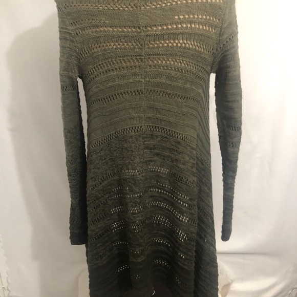 Womens 3 Shade Green Duster Sweater. Size Small. 21” pit to pit. Athleti… - Picture 9 of 10